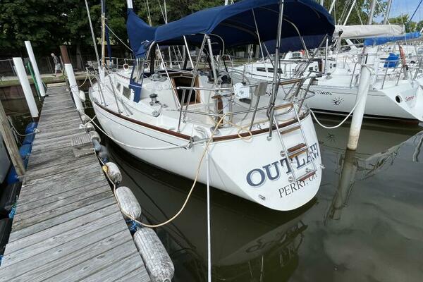 Outlaw 34ft Sabre Yacht For Sale