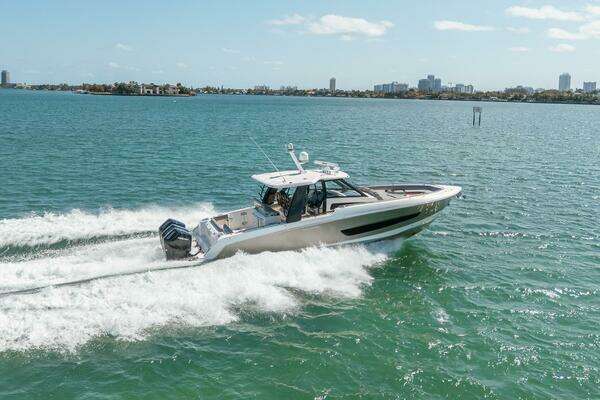 2023 Boston Whaler 42