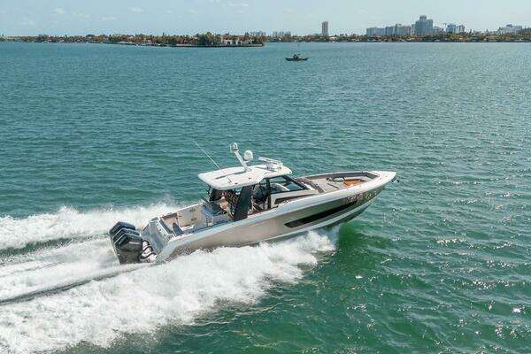2023 Boston Whaler 42