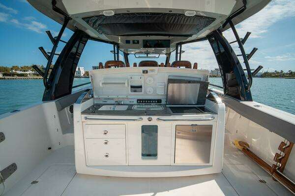 2023 Boston Whaler 42