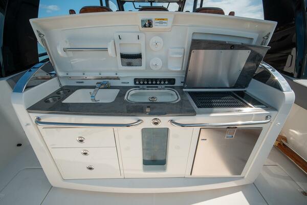 PIPE DREAM 42ft Boston Whaler Yacht For Sale