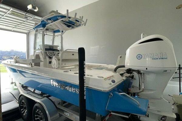 24ft Everglades Yacht For Sale
