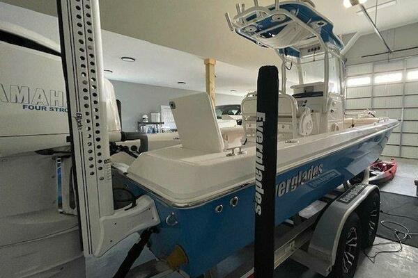 24ft Everglades Yacht For Sale