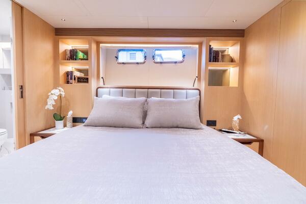 Horizon FD80 SHERI LYNN - Guest Stateroom Queen