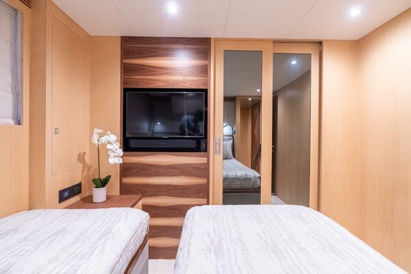 Horizon FD80 SHERI LYNN - Guest Stateroom Twin