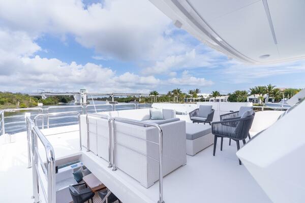 Horizon FD80 SHERI LYNN - Exterior Flybridge Aft