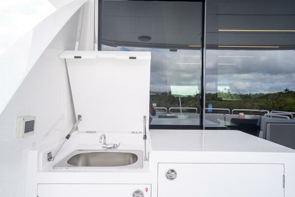 Horizon FD80 SHERI LYNN - Exterior Flybridge Aft