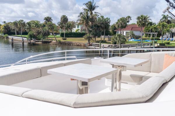 Horizon FD80 SHERI LYNN - Exterior Bow