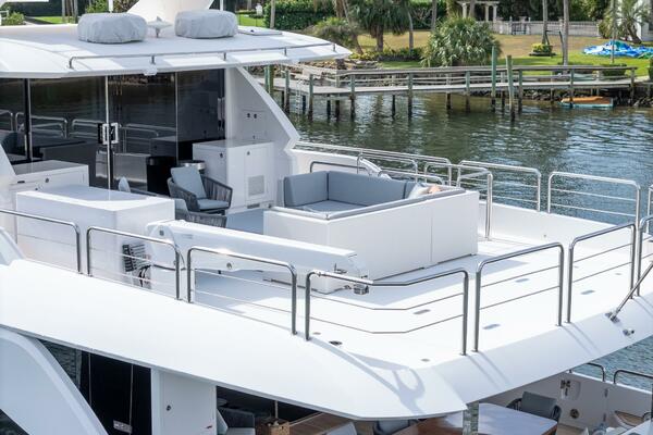 Horizon FD80 SHERI LYNN - Exterior Flybridge Aft