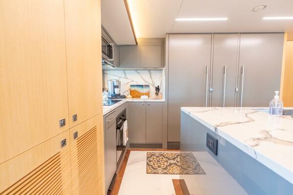 Horizon FD80 SHERI LYNN - Galley