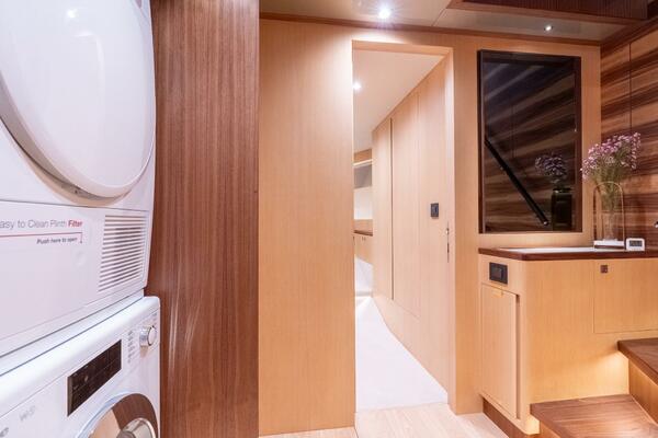 Horizon FD80 SHERI LYNN - Companionway 