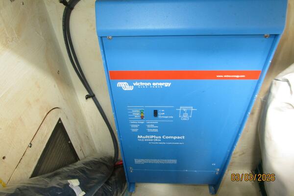 35' Beneteau inverter/charger