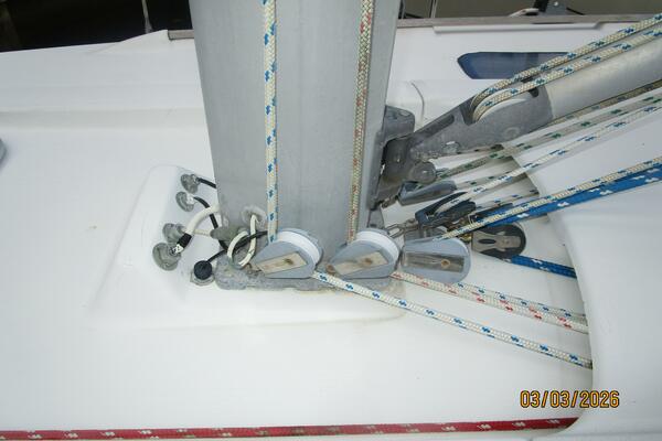 35' Beneteau mast base2