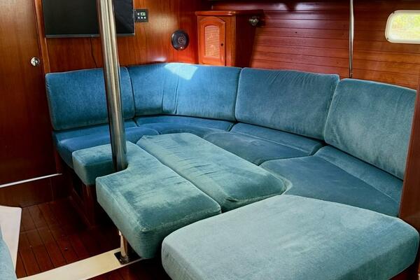 35' Beneteau salon starboard berth conversion1