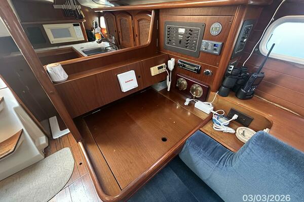 35' Beneteau nav station