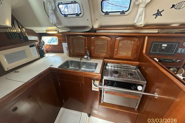 35' Beneteau galley2