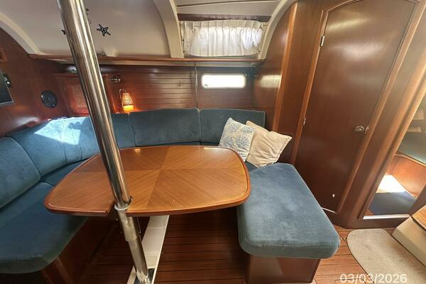 35' Beneteau salon starboard