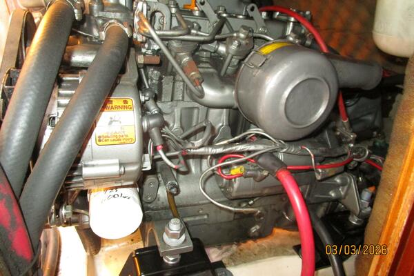 35' Beneteau auxiliary access3