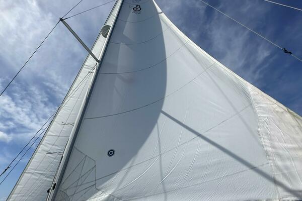 35' Beneteau sails