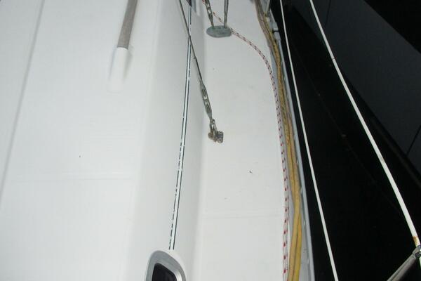 35' Beneteau port side deck