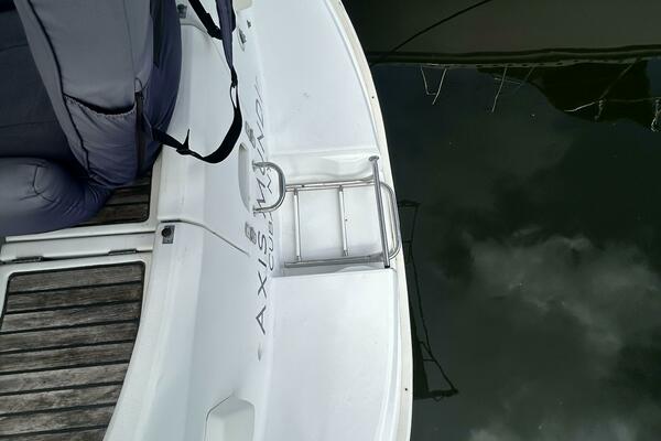 35' Beneteau swim platform