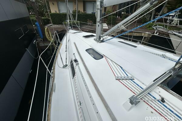 35' Beneteau foredeck2