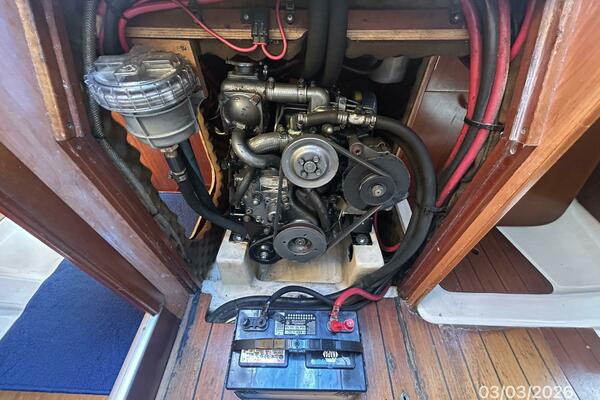 35' Beneteau auxiliary access1