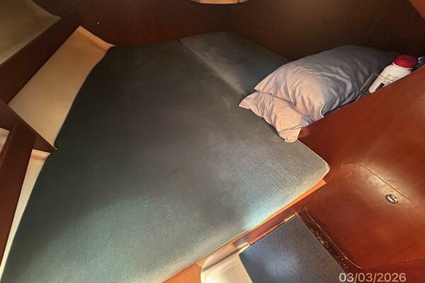 35' Beneteau aft stateroom2