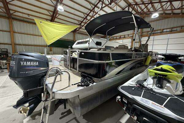 Photo of the 2011 Bennington 2554 GCW