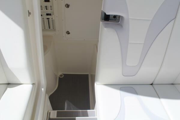 37ft SeaVee Yacht For Sale