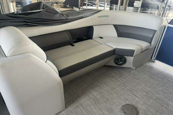 Photo of the 2022 Harris CX230