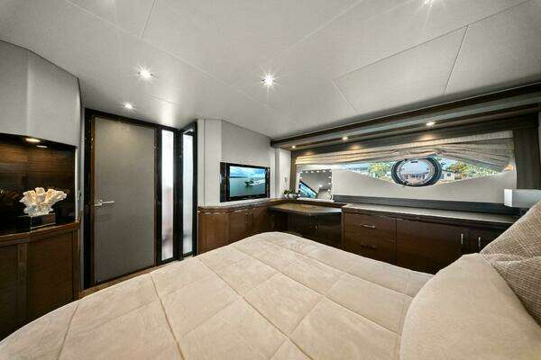 Marquis 630 Sport Yacht Yacht For Sale