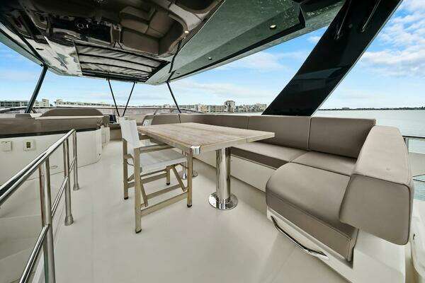 Marquis 630 Sport Yacht Yacht For Sale