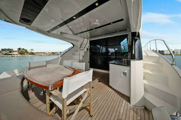 Marquis 630 Sport Yacht Yacht For Sale