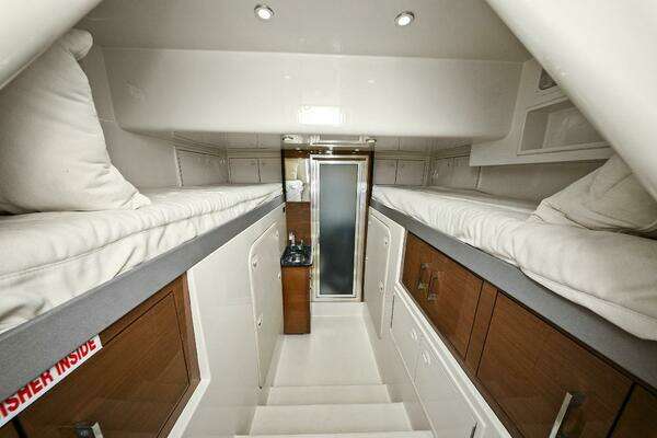 Marquis 630 Sport Yacht Yacht For Sale