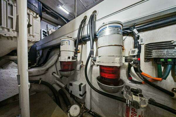 Marquis 630 Sport Yacht Yacht For Sale