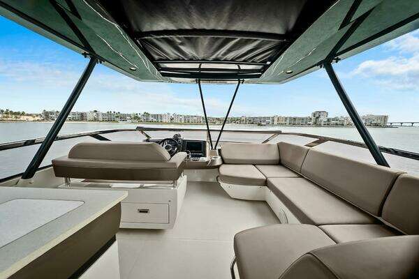 Marquis 630 Sport Yacht Yacht For Sale