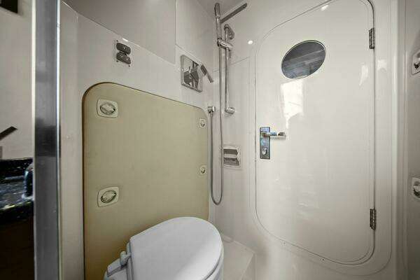 Marquis 630 Sport Yacht Yacht For Sale