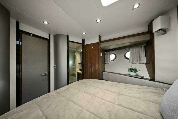Marquis 630 Sport Yacht Yacht For Sale