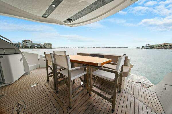 Marquis 630 Sport Yacht Yacht For Sale