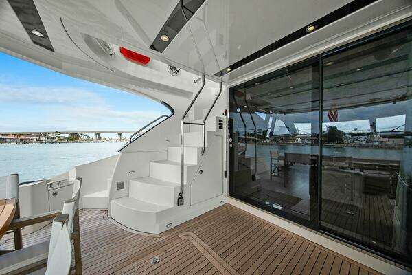 Marquis 630 Sport Yacht Yacht For Sale