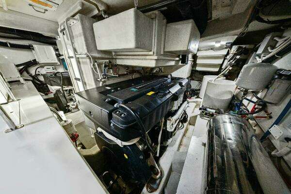 Marquis 630 Sport Yacht Yacht For Sale