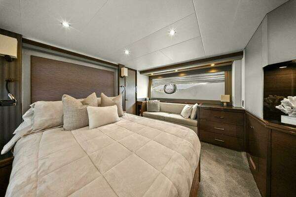 Marquis 630 Sport Yacht Yacht For Sale