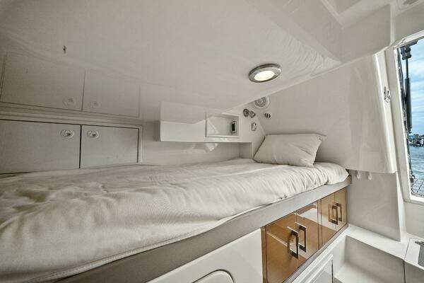 Marquis 630 Sport Yacht Yacht For Sale
