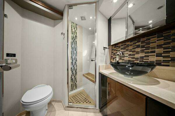 Marquis 630 Sport Yacht Yacht For Sale