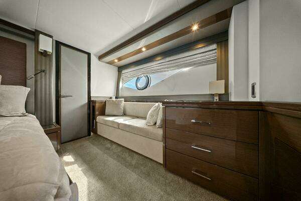 Marquis 630 Sport Yacht Yacht For Sale