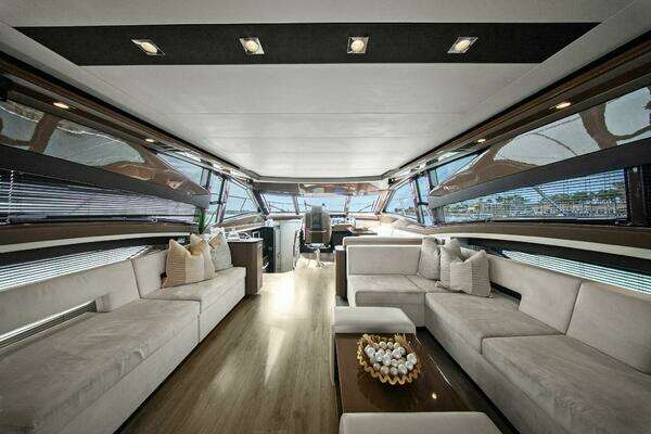 Marquis 630 Sport Yacht Yacht For Sale
