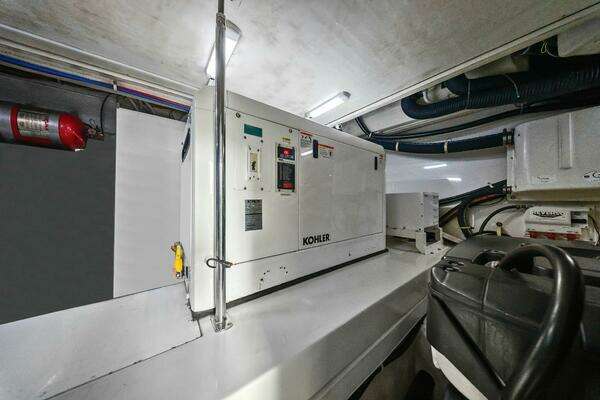 Marquis 630 Sport Yacht Yacht For Sale