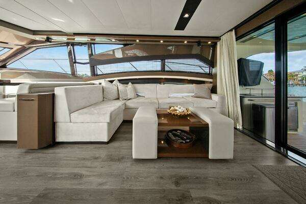 Marquis 630 Sport Yacht Yacht For Sale