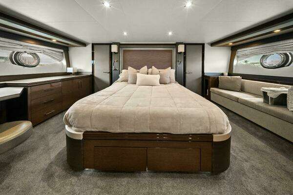Marquis 630 Sport Yacht Yacht For Sale